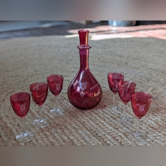 Vintage Cranberry Glass Etched Decanter Set Barware 8PC - Picture 4 of 17